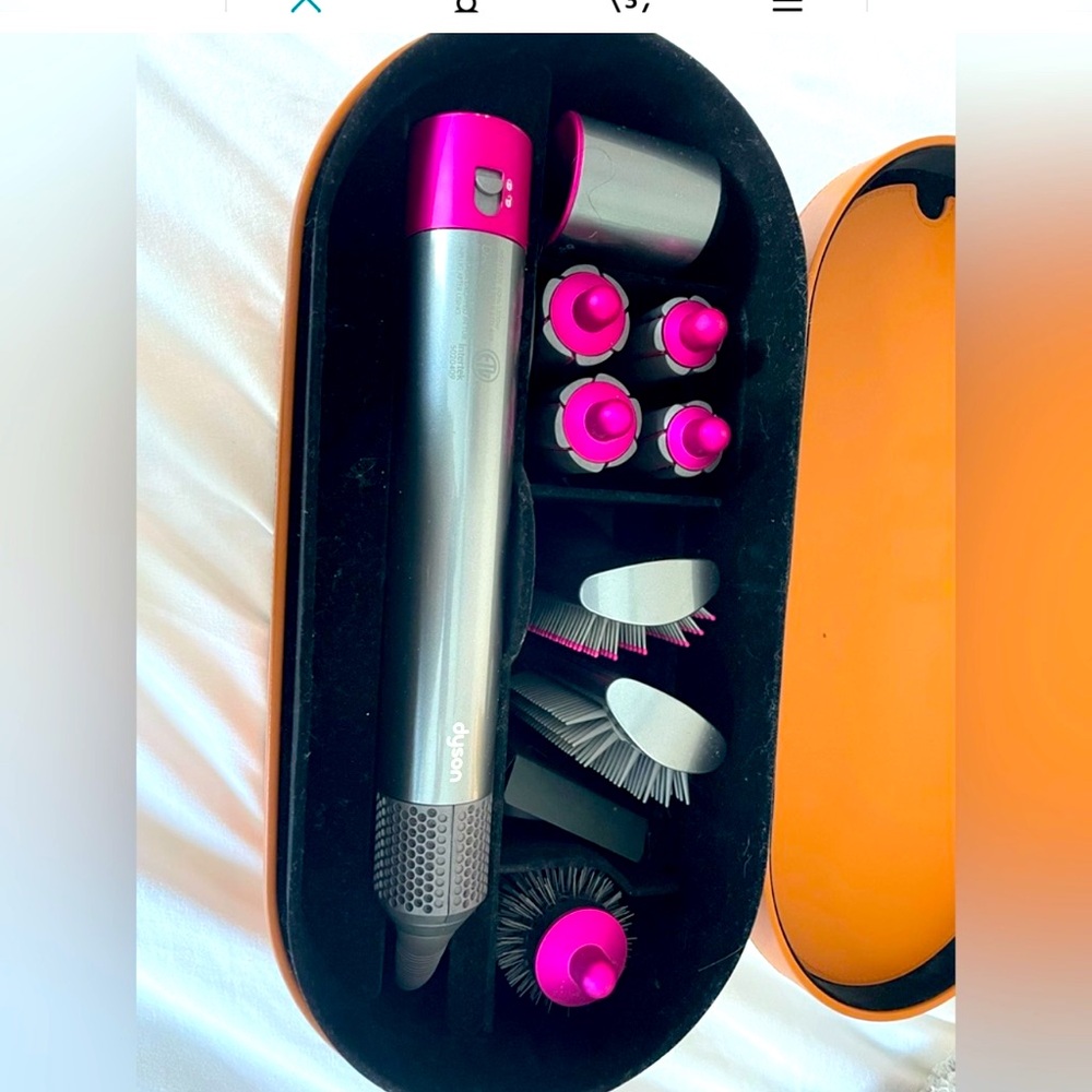 DYSON air wrap. Pink. Excellent condition.🎀